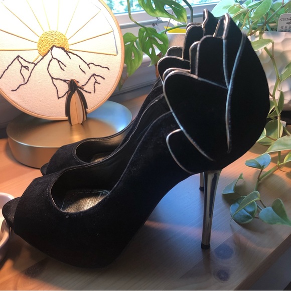 Anne Michelle | size 7 1/2 | black with silver trimmed stiletto pumps - Picture 2 of 7